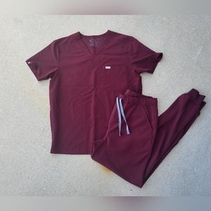 FIGS Scrubs Men's Size Medium - Maroon